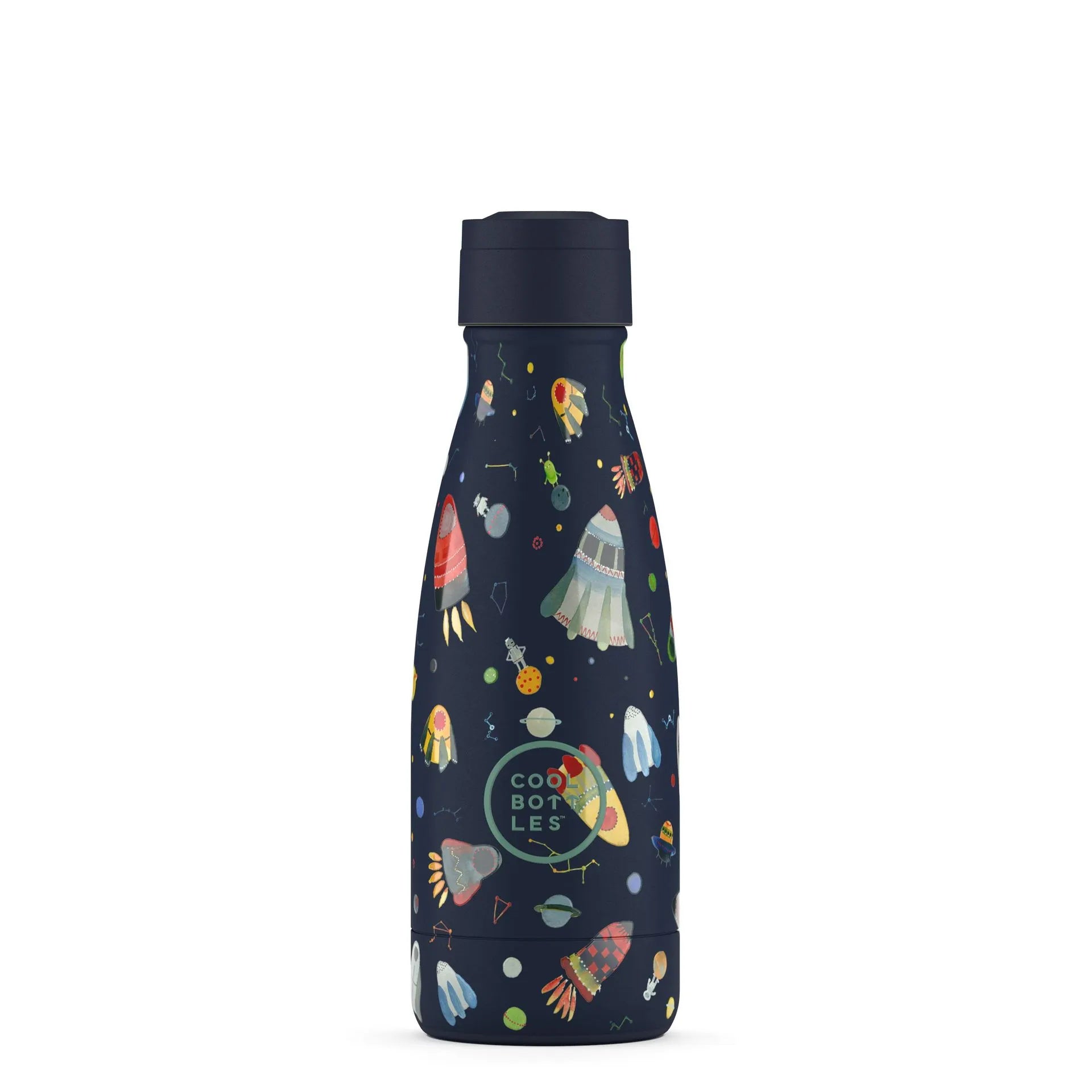 Garrafa térmica Cool Bottles Space Rockets 260ml com tampa de rosca azul escura, exibindo um padrão de foguetões e planetas sobre fundo escuro.