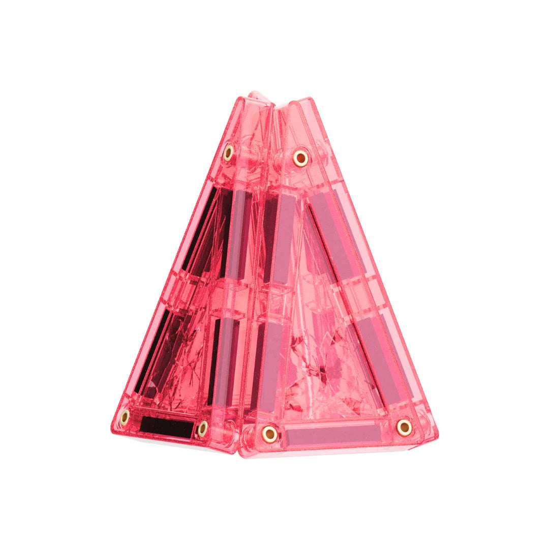 Uma pirâmide tridimensional construída com blocos magnéticos Clever Clixx cor-de-rosa translúcidos.