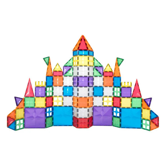 Grande castelo colorido construído com blocos magnéticos Clever Clixx, incluindo peças com glitter.