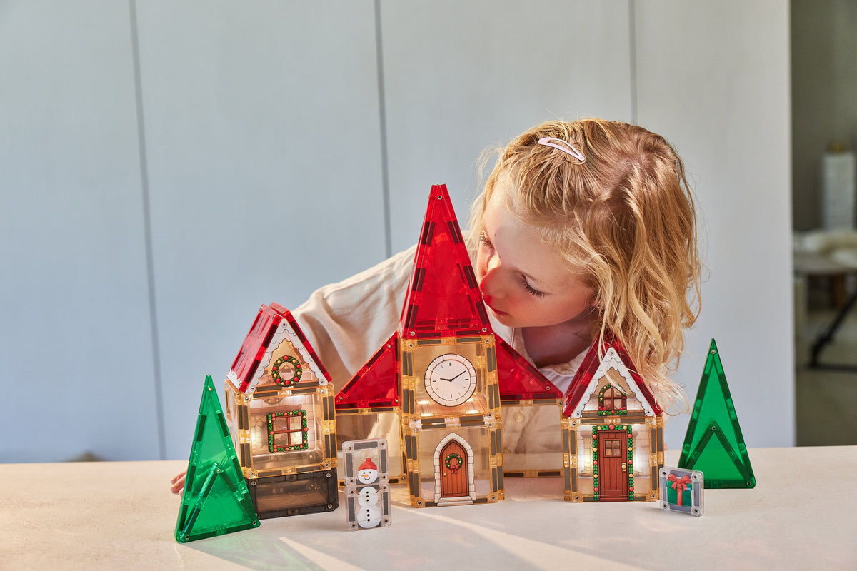 Construção de Natal com as peças magnéticas do calendário Clever Clixx, fotografia oficial