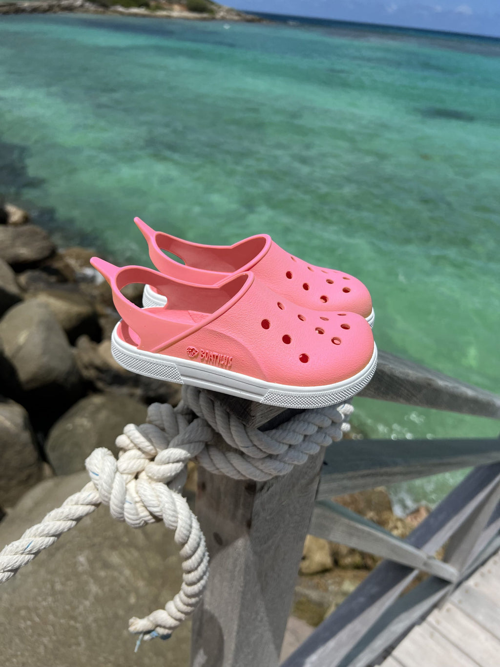 Boatilus - Sandália Minimalista Praia/Piscina Cloggy Rosa e Branco