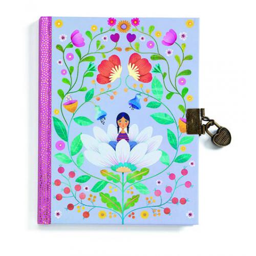 Djeco Diário Marie em tons de azul e roxo, com ilustração central de uma menina sentada numa flor de lótus, rodeada por folhagens e flores coloridas, e um cadeado em forma de coração.