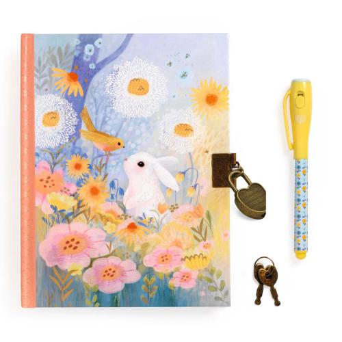 Diário secreto Djeco Kendra com capa ilustrada de coelho e flores, caneta de tinta mágica UV, cadeado em forma de coração e chaves.