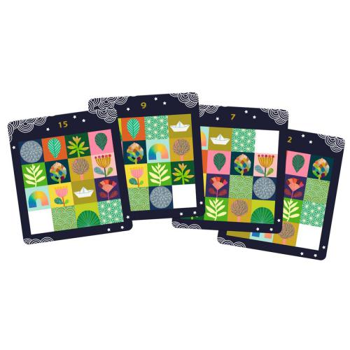 Quatro cartas de desafio do jogo Djeco Taquin Logic SoloGIC, mostrando diferentes padrões coloridos a serem replicados no tabuleiro.