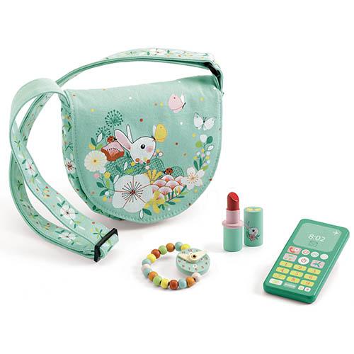 Conjunto de brinquedo Djeco Bolsa e Acessórios Lucy com mala de algodão ilustrada com coelho e acessórios de madeira: relógio, batom e telemóvel.