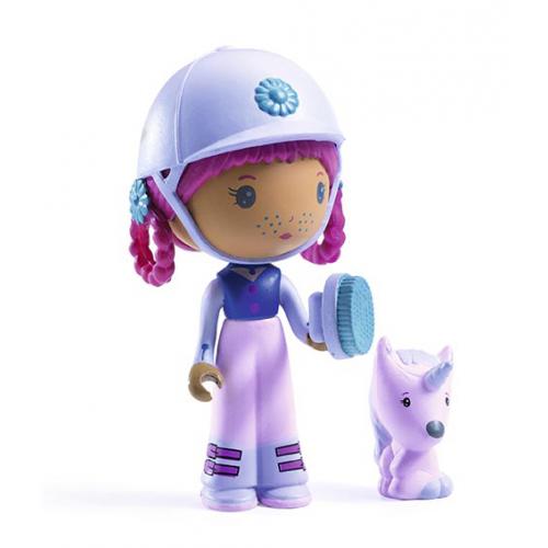 Djeco Figurinhas Tinyly - Joe and Gala: figura de menina com capacete e unicórnio lilás, em pose frontal.