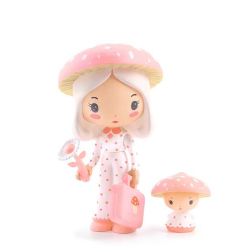 As figurinhas Djeco Tinyly, Amy and Mushy. Amy usa um chapéu de cogumelo cor-de-rosa e segura uma flor, ao lado do seu pequeno companheiro Mushy.