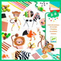 Kit Djeco Caixa de Construção de Animais da Selva com diversos animais criados e materiais artísticos como pompons, missangas e fios de chenille.