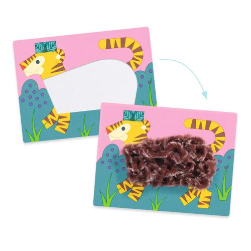 Instrução visual Djeco de colagem com lã e velcro, mostrando o antes e depois de um tigre com lã castanha.