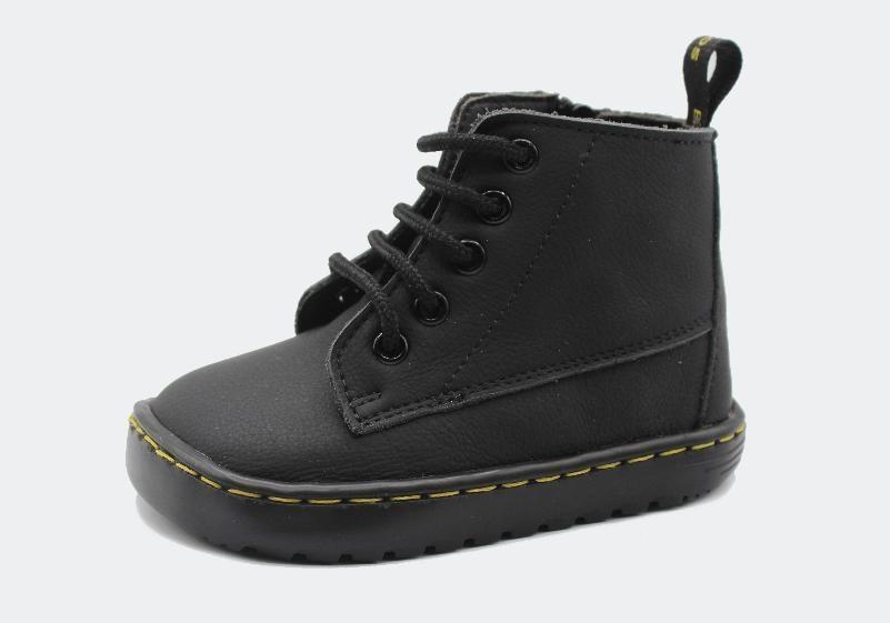 Blanditos by Crio's - Bota Doha Negro, vista lateral da bota infantil com atacadores pretos e sola antiderrapante.