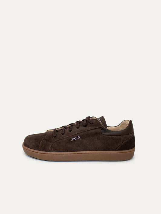 Sapatilha MUM Barefoot Moka More em pele natural castanha, vista lateral, com atacadores e sola zero-drop.