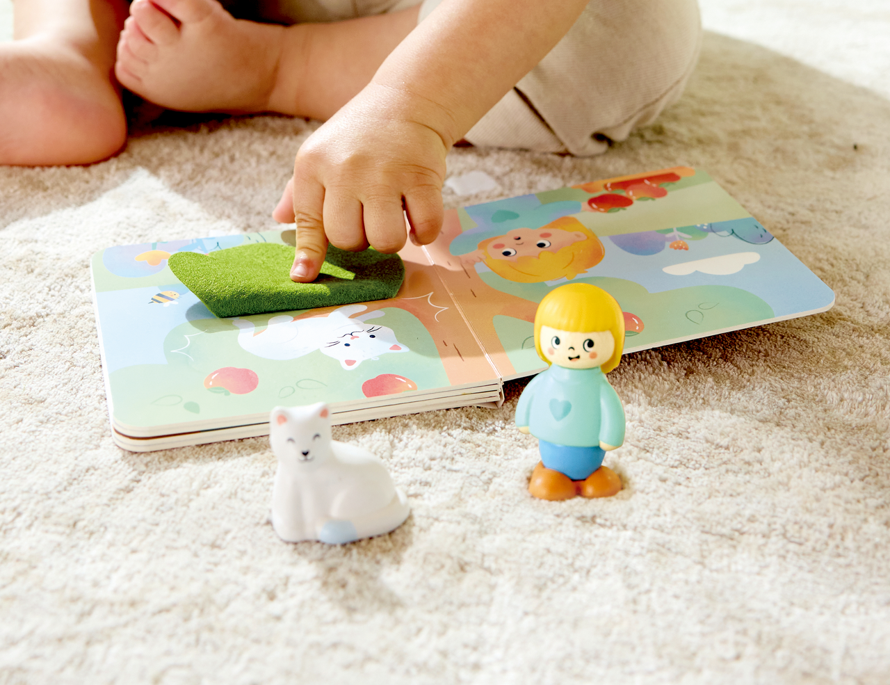 Hape Livro e Bonecos - Hapeland Cat´s Rescue