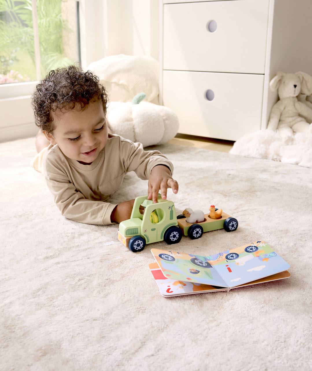 Hape Trator Barulhento e livro