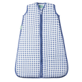 Saco de dormir MolisandCo TOG 2.5 sem pés em cotton muslin com padrão xadrez azul e branco, fecho frontal.