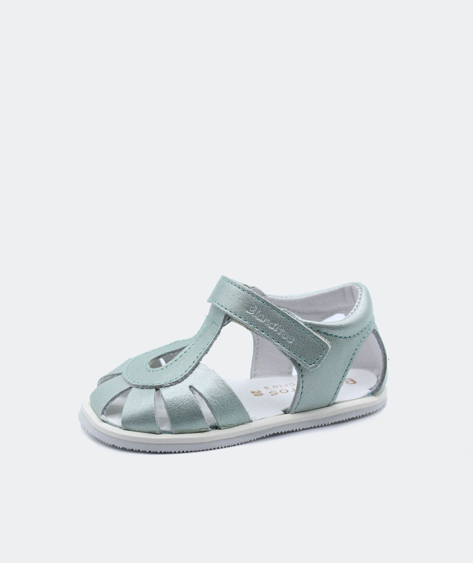 Sandália infantil gota crisol de couro, modelo Blanditos, com fecho de velcro. Calçado respeitador barefoot.