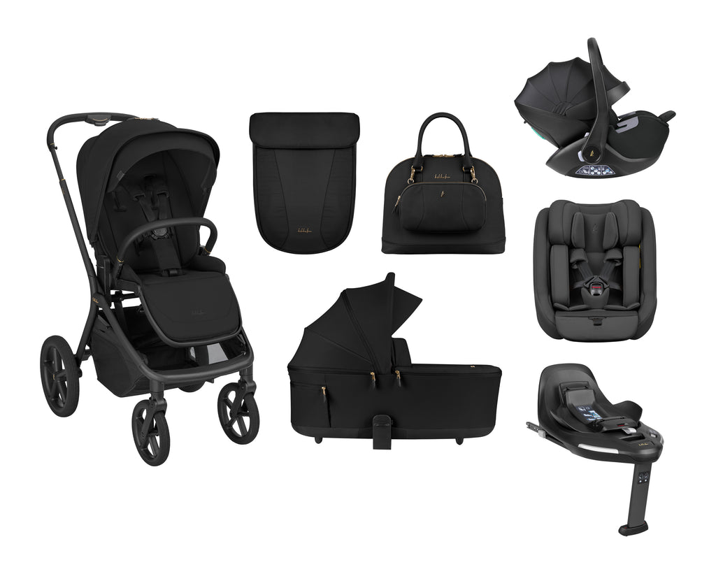 Imagem de um conjunto completo de carrinho de bebé Kikkaboo Goya Platinum em cor preta, mostrando o carrinho, alcofa, mala, ovo, cadeira auto e base ISOFIX.