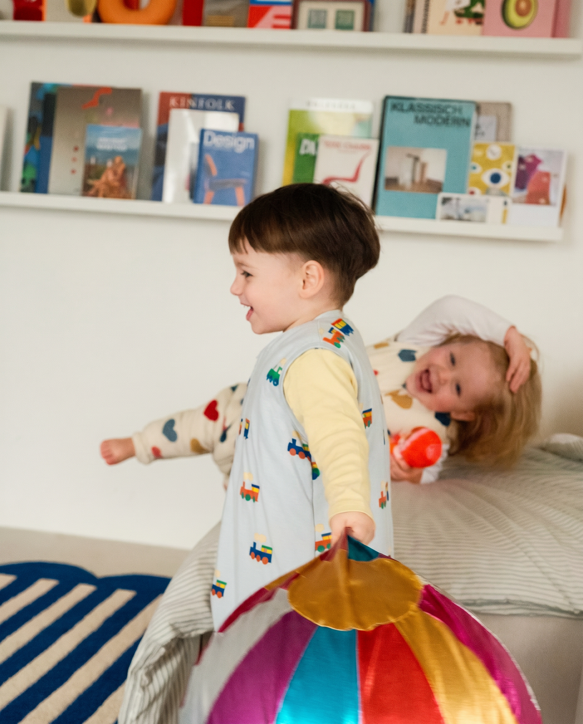 MolisandCo TOG 2.5 Saco de dormir com pés Tiny Trains