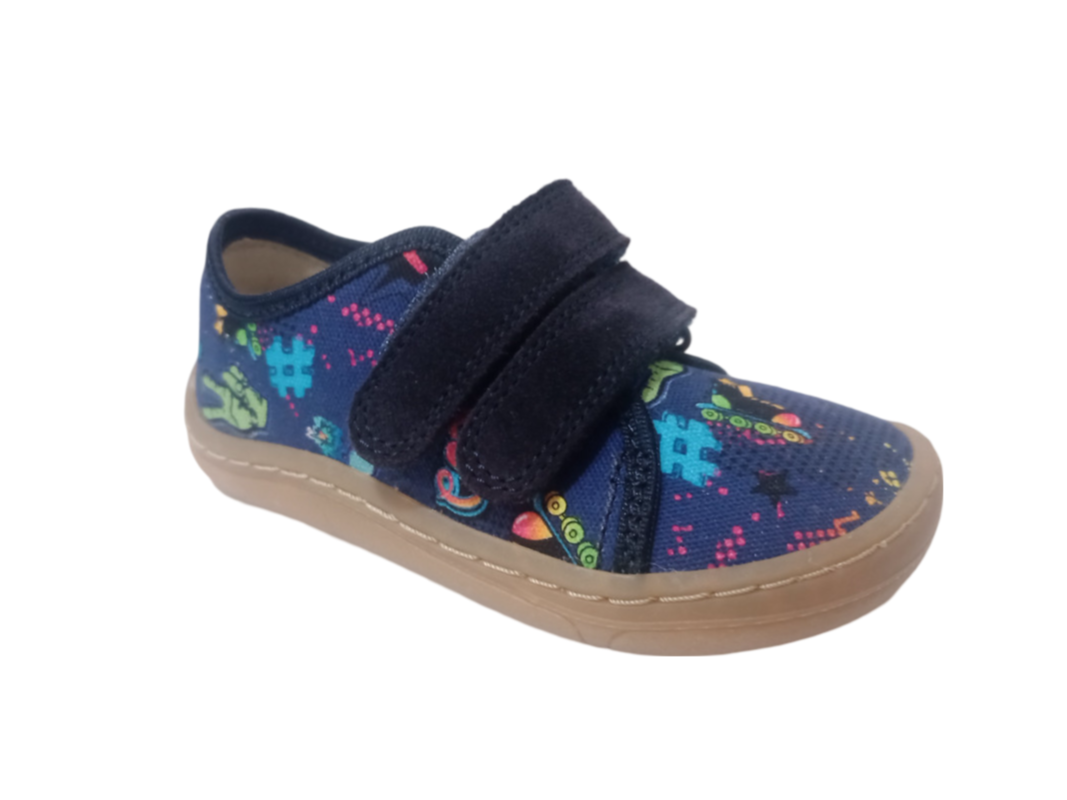 Sapatilha barefoot infantil azul escura com padrão colorido. Fecho em velcro preto, sola flexível e respirável, ideal para pés saudáveis.
