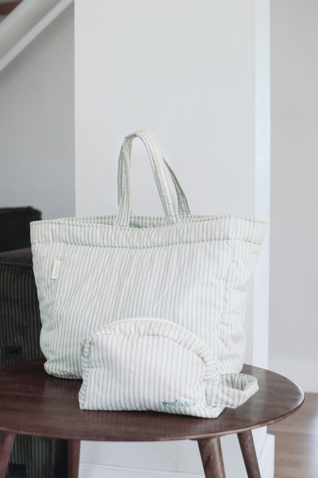 Shopper bag MolisandCo Blue Stripes em algodão macio e resistente, com asas largas, saco espaçoso para o dia a dia