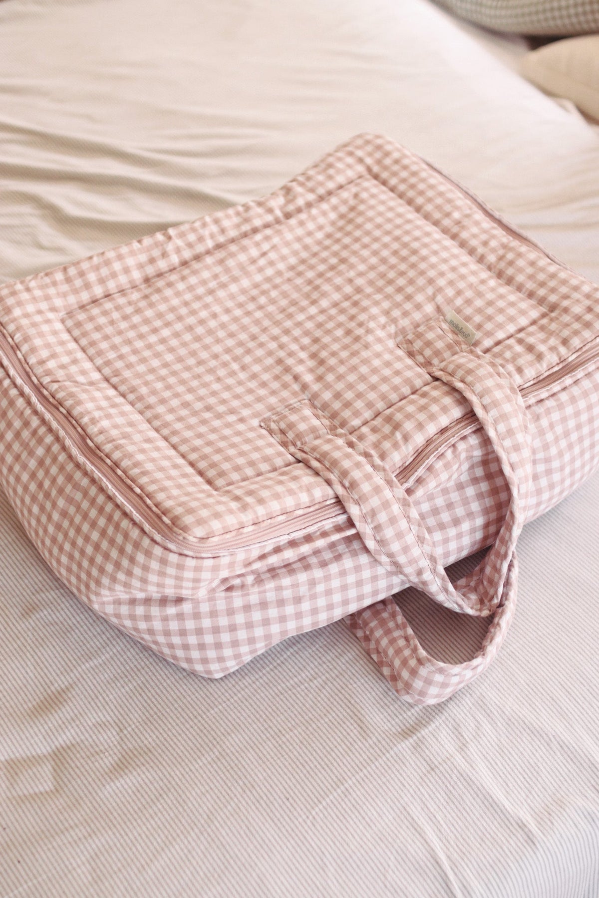 Mala de viagem infantil MolisandCo Dusty Rose em algodão macio e resistente, com fecho de correr e duas asas curtas