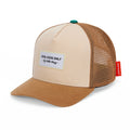 Boné trucker Mini Iced Coffee da Hello Hossy com rede atrás, aba curva e fecho ajustável atrás