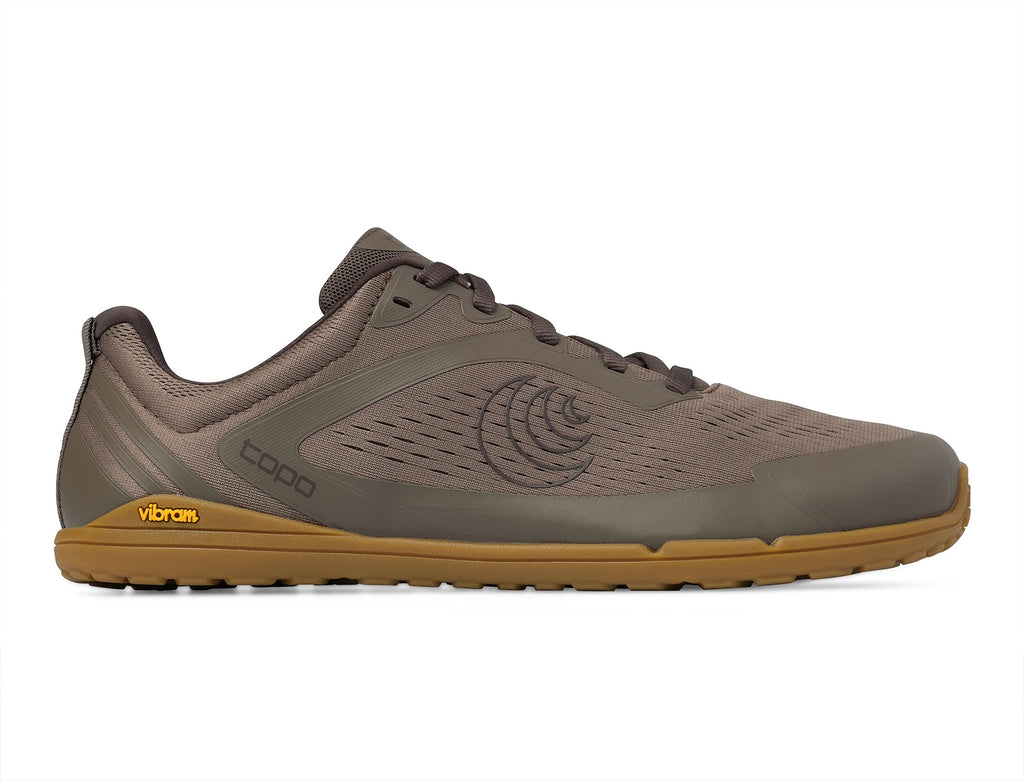 Sapatilha barefoot Topo Athletic Connect de homem em cor taupe com sola cor de mel, vista de perfil exterior