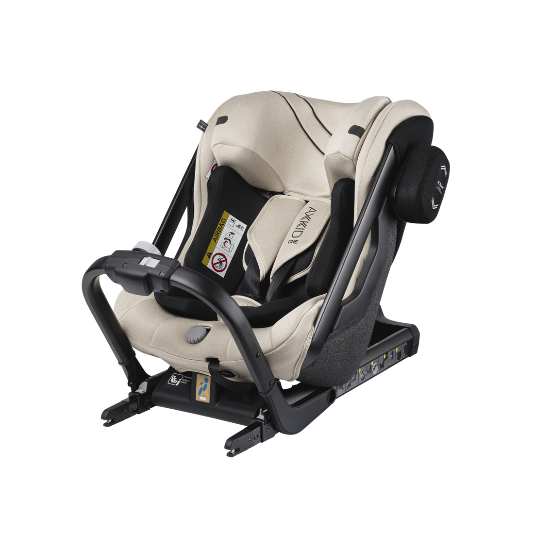 Vista lateral da cadeira auto Axkid ONE 2 em bege, com instalação ISOFIX e suporte para pernas ajustável.