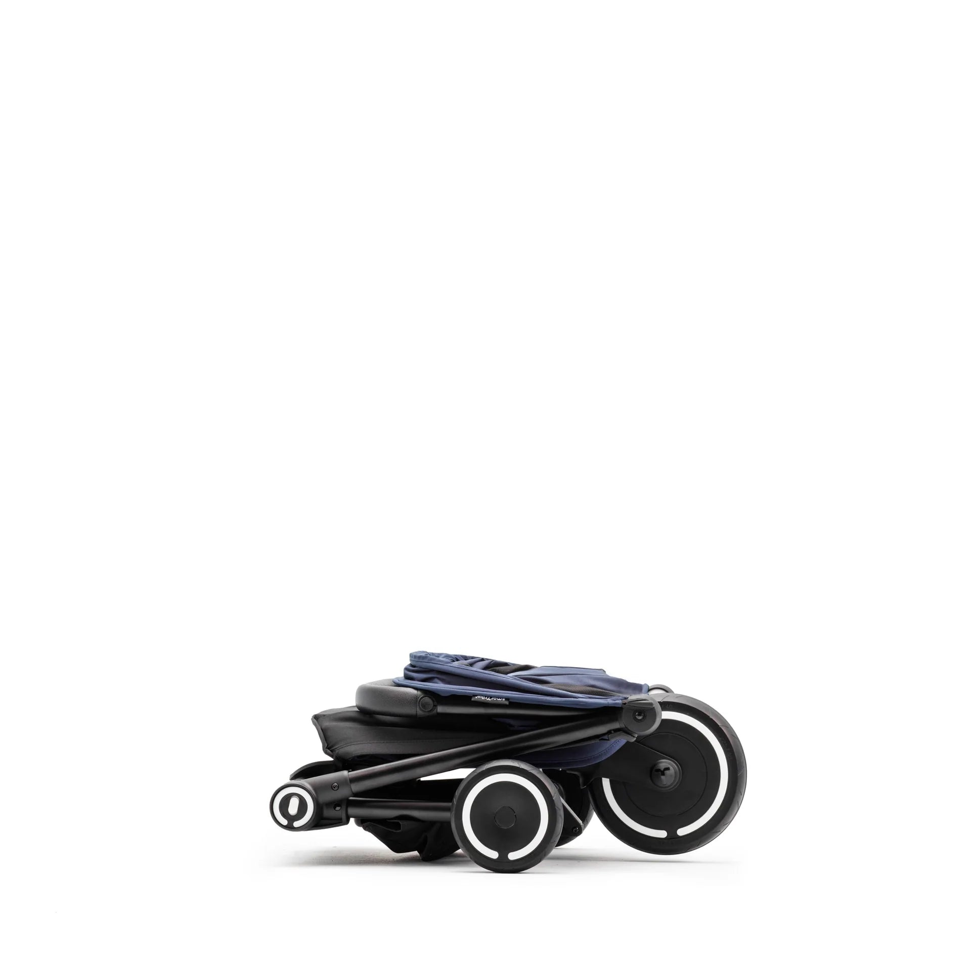 SMARTRIKE TRAVELER Compact stroller with tricycle - up to 22kg
