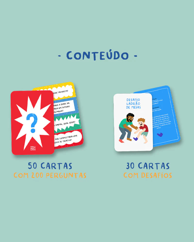 Ilustração mostrando o conteúdo do jogo "THE HAPPY GANG - Party Gang - A Grande Batalha": um monte de cartas com um ponto de interrogação vermelho e a indicação "50 CARTAS COM 200 PERGUNTAS", e um monte de cartas azuis com a indicação "30 CARTAS COM DESAFIOS".