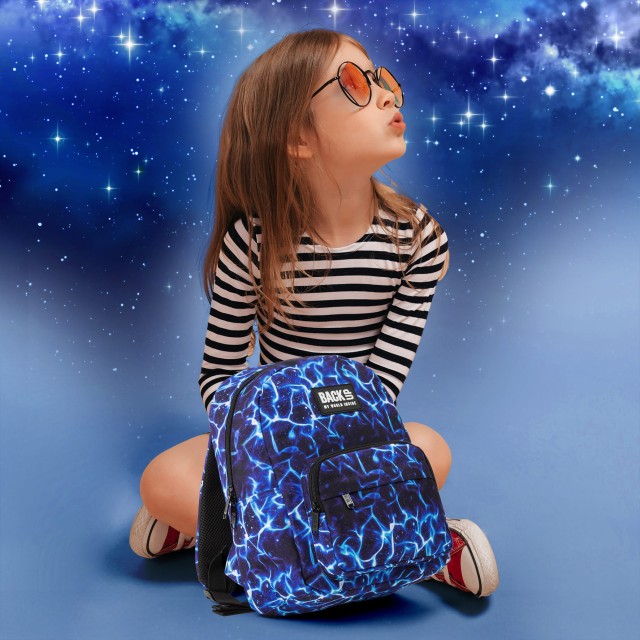 Bolso frontal e pega superior da mochila