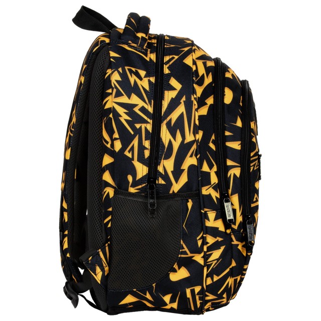 Vista lateral da mochila com bolso para garrafa de água