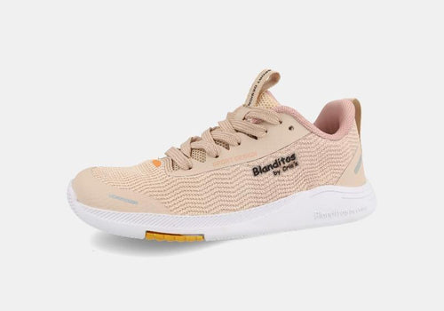 Ténis desportivo barefoot para criança da marca Blanditos by Crio's, modelo Poseidon Dunas, em tom bege/rosa pálido com sola branca.