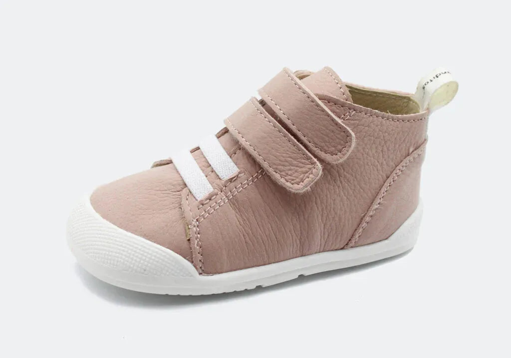 Sapatilha Blanditos Cosmos cor Rosa, vista lateral. Calçado Respeitador Barefoot infantil com duplo velcro.