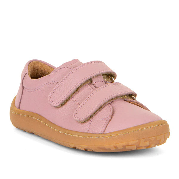 Sapatilha barefoot infantil em couro rosa macio. Fecho em velcro duplo, sola antiderrapante e construção leve, garantindo liberdade de movimento.

