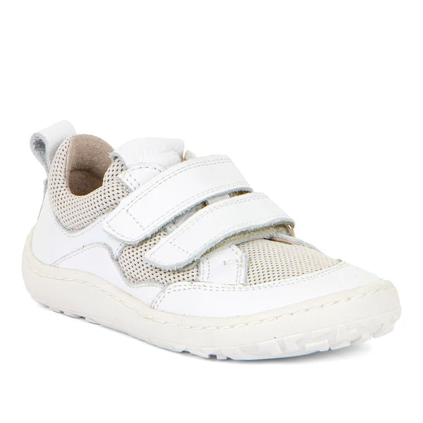 Sapatilha barefoot em couro branco com fecho em velcro duplo. Sola antiderrapante e design minimalista, garantindo conforto e liberdade de movimento.

