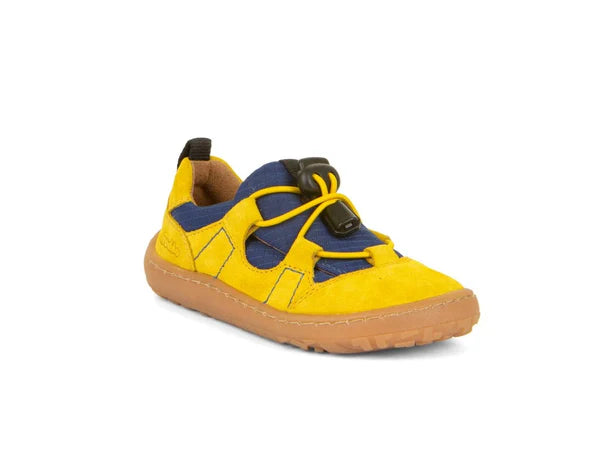 Sapatilha desportiva barefoot infantil em azul e amarelo, com atacadores elásticos e fecho ajustável. Sola antiderrapante e design respirável para aventuras ao ar livre.

