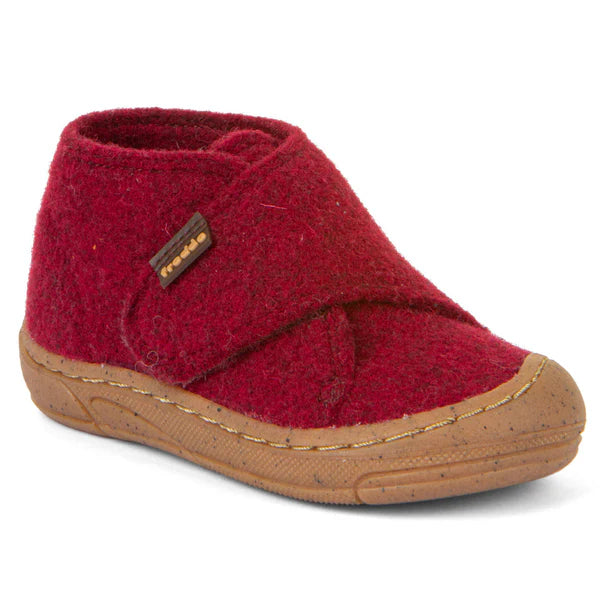 Botim barefoot infantil em lã bordeaux Wooly da Froddo, com fecho em velcro, sola flexível e design ergonómico para os primeiros passos dos mais pequenos.