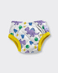 Detalhe da cueca de treino Bambino Mio branca com padrão de dinossauros roxos e acabamentos amarelos.