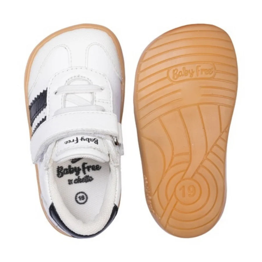 Detalhe das sapatilhas BabyFree Blanco com elásticos, mostrando a parte superior e a sola flexível com a marca e tamanho 19.
