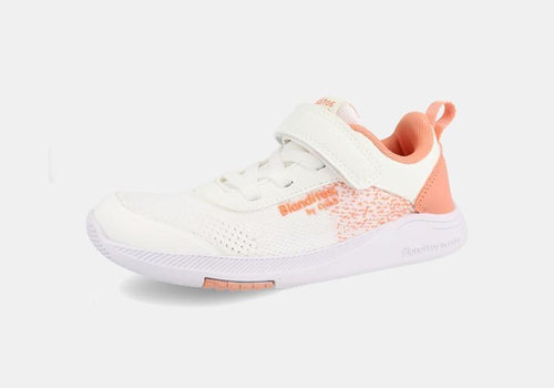 Ténis desportivo infantil barefoot da Blanditos by Crio's, modelo Venus, em tons de branco e laranja coral, com fecho de velcro.
