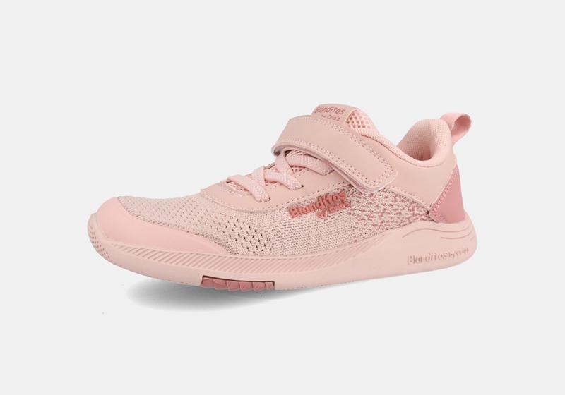 Ténis desportivo infantil da marca Blanditos by Crio's, modelo Venus, em tom rosa claro com malha respirável e fecho de velcro.