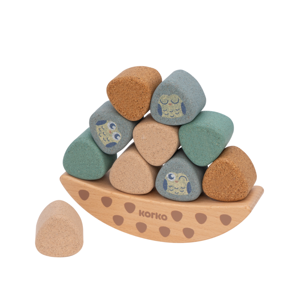 Jogo de equilíbrio Korko Coco's Balance Nest em cortiça e madeira, com tema de floresta