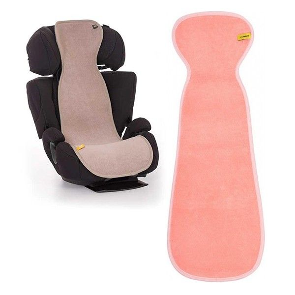 Capa anti transpirante Aeromoov AirLayer 3D bege sobre uma cadeira auto Grupo 2/3 preta, com a capa solta de cor rosa ao lado, mostrando a forma ergonómica.