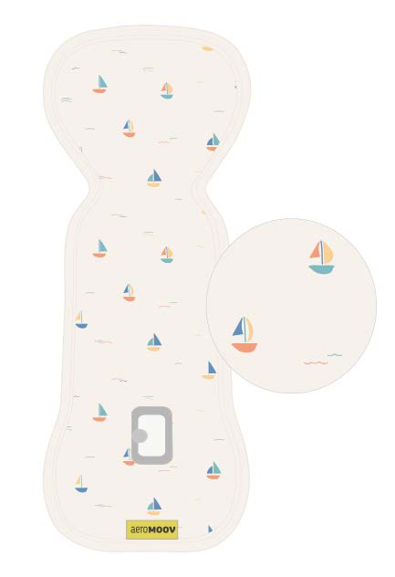 Capa AirLayer 3D Aeromoov para Grupo 2/3 com padrão de pequenos barcos à vela coloridos e recorte para cinto. Ampliação do padrão à direita.