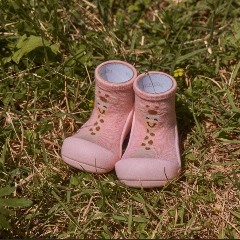 Attipas Giraffe Pink, calçado barefoot para bebé
