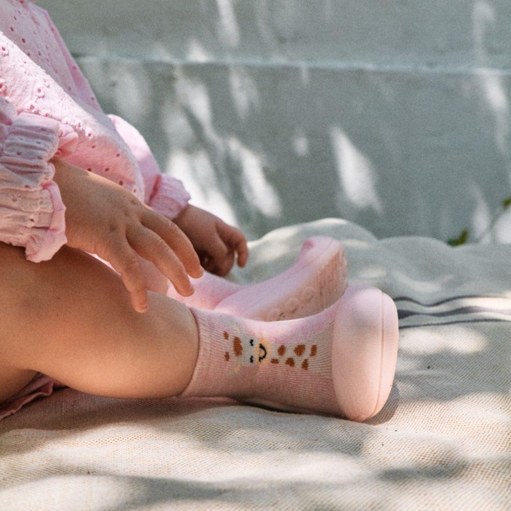 Attipas Giraffe Pink, calçado barefoot para bebé