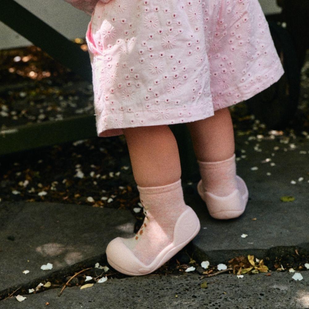Attipas Giraffe Pink, calçado barefoot para bebé
