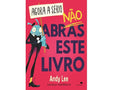 Capa do livro "Agora a Sério, Não Abras Este Livro" de Andy Lee, com ilustração de um monstro de fato elegante segurando um cartaz.