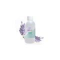 Frasco grande de 1000ml de Água de Lavanda Gotu, com rótulo minimalista, ideal para uso cosmético e calmante.