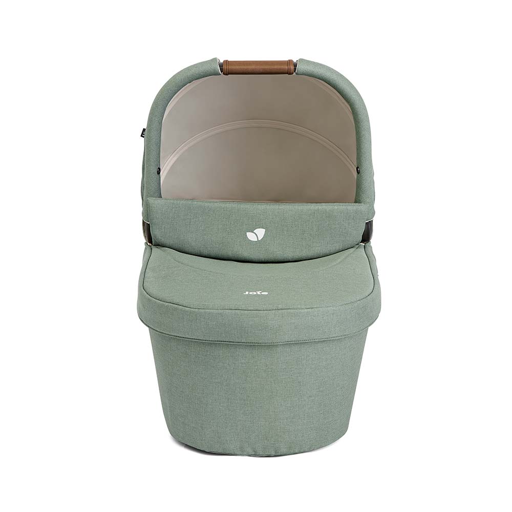 Alcofa Joie Ramble XL vista de cima, destacando o espaço amplo e os detalhes de acabamento em couro sintético na alça.